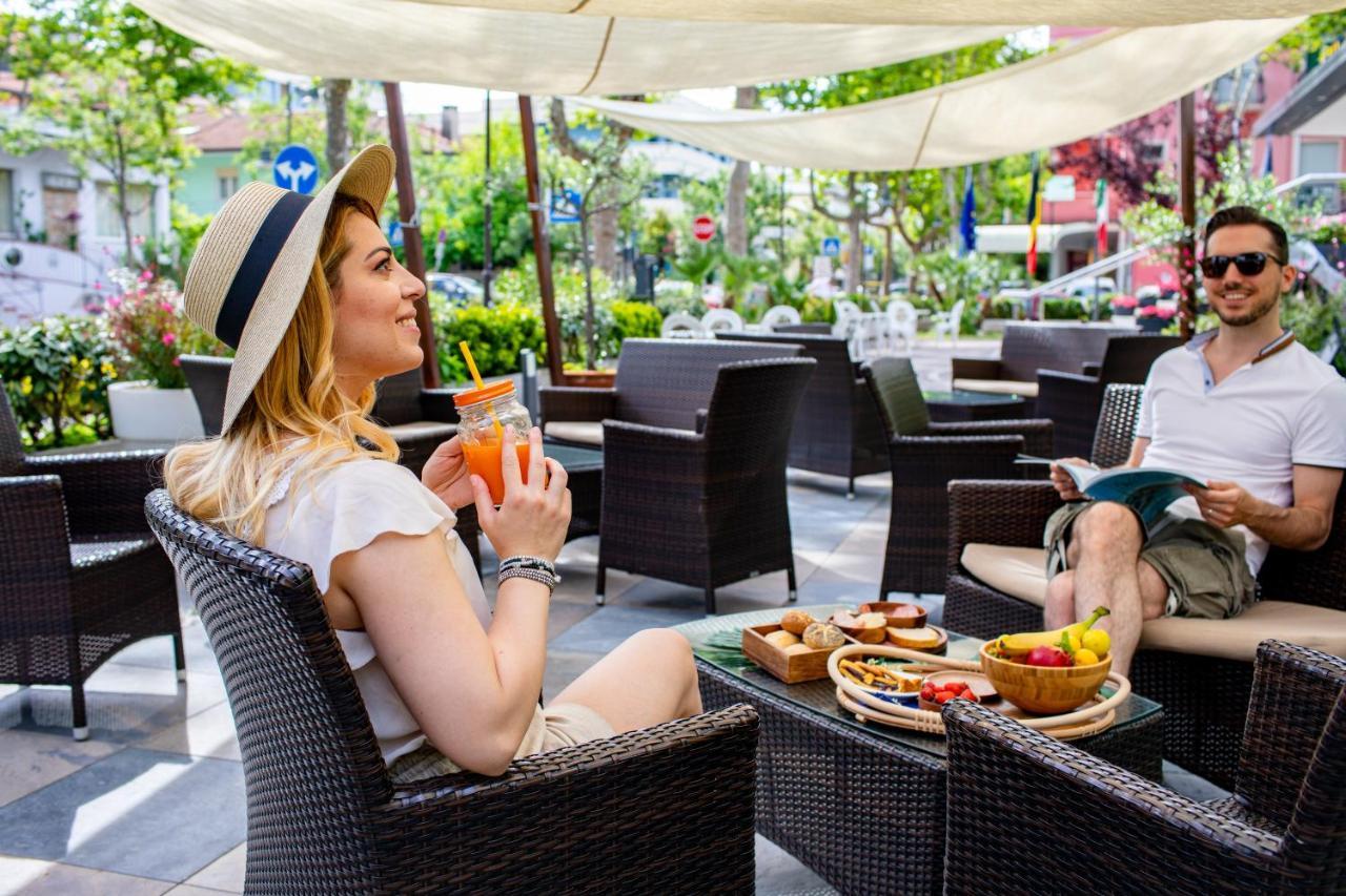 Hotel Stacchini Cesenatico Kültér fotó